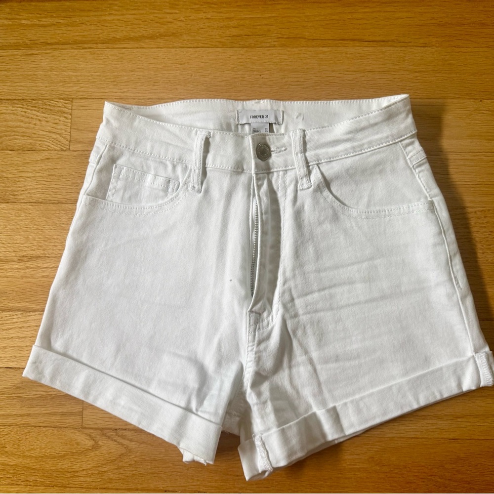 Forever 21 white shorts. Never worn size 26